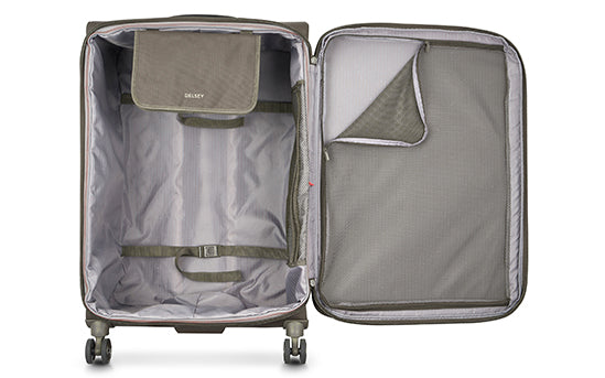 A GREAT SUITCASE TO TRANSPORT EVERYTHING