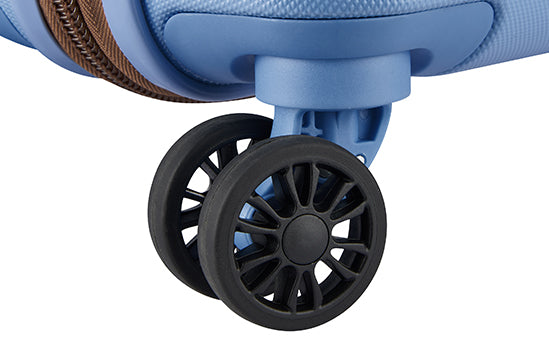  A SUITCASE THAT ADAPTS TO ALL YOUR TRAVEL NEEDS