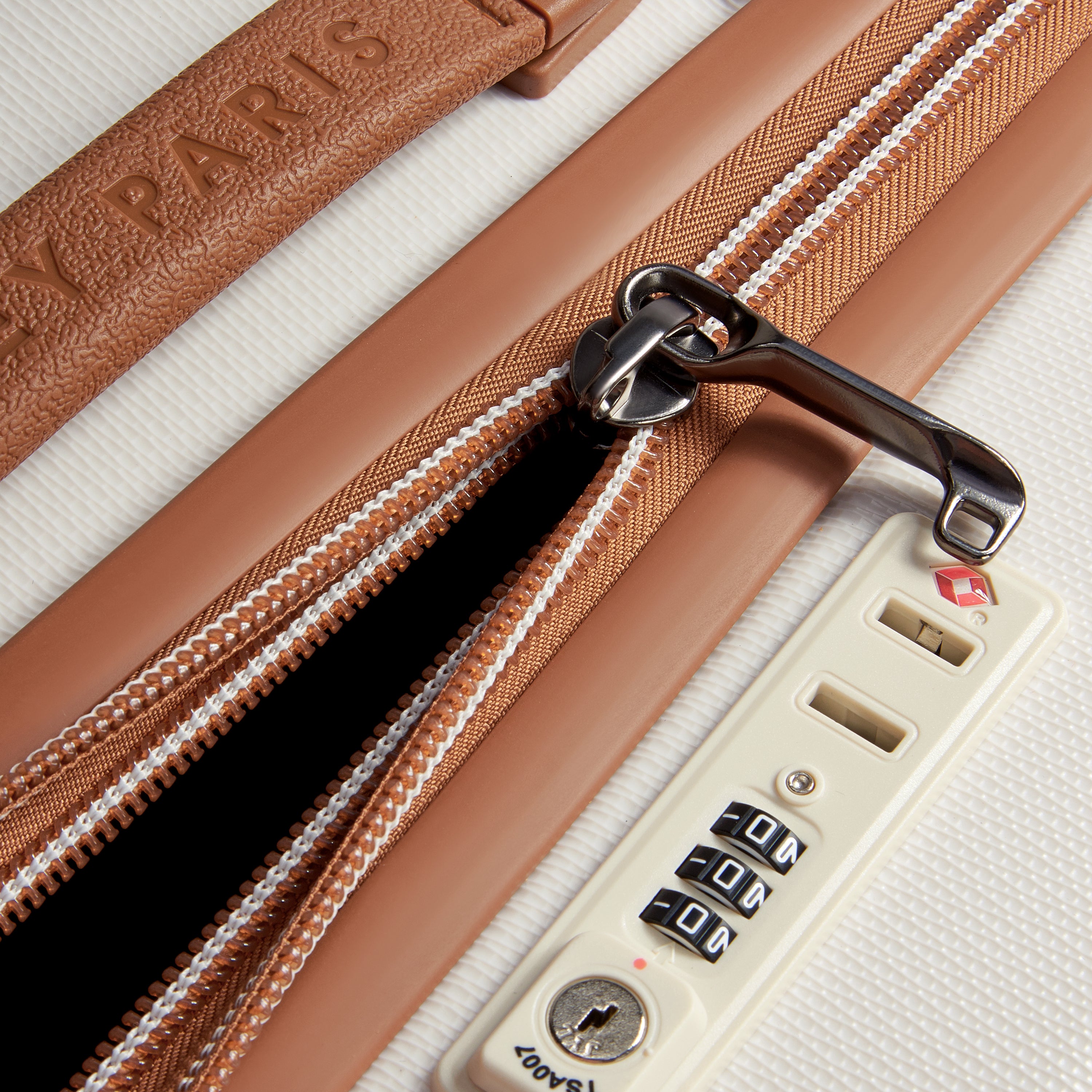 Delsey Paris Chatelet Air 2.0 carry-on suitcase S 55cm in Angora – TSA lock detail