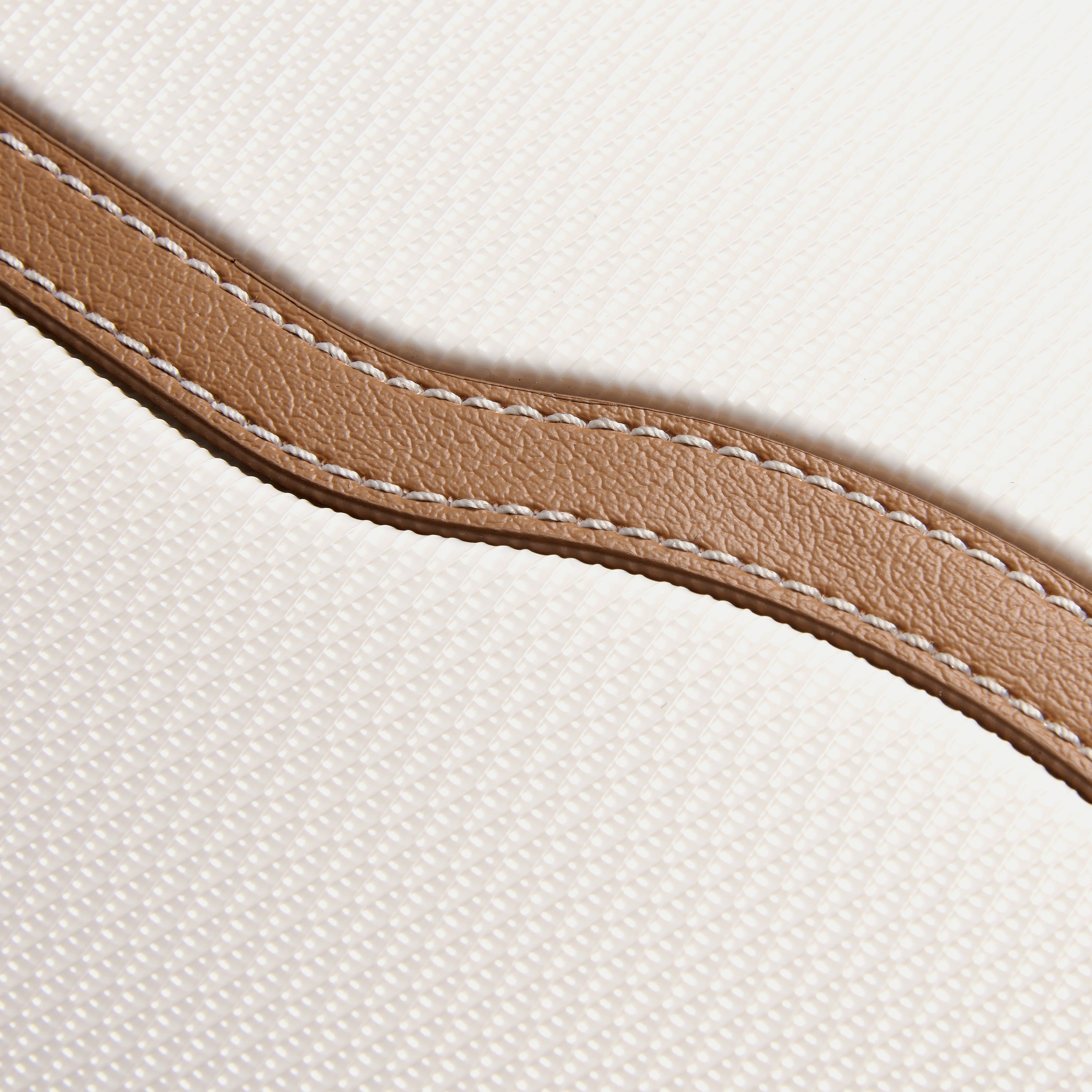 Delsey Paris Chatelet Air 2.0 check-in trunk suitcase L 73cm in Angora