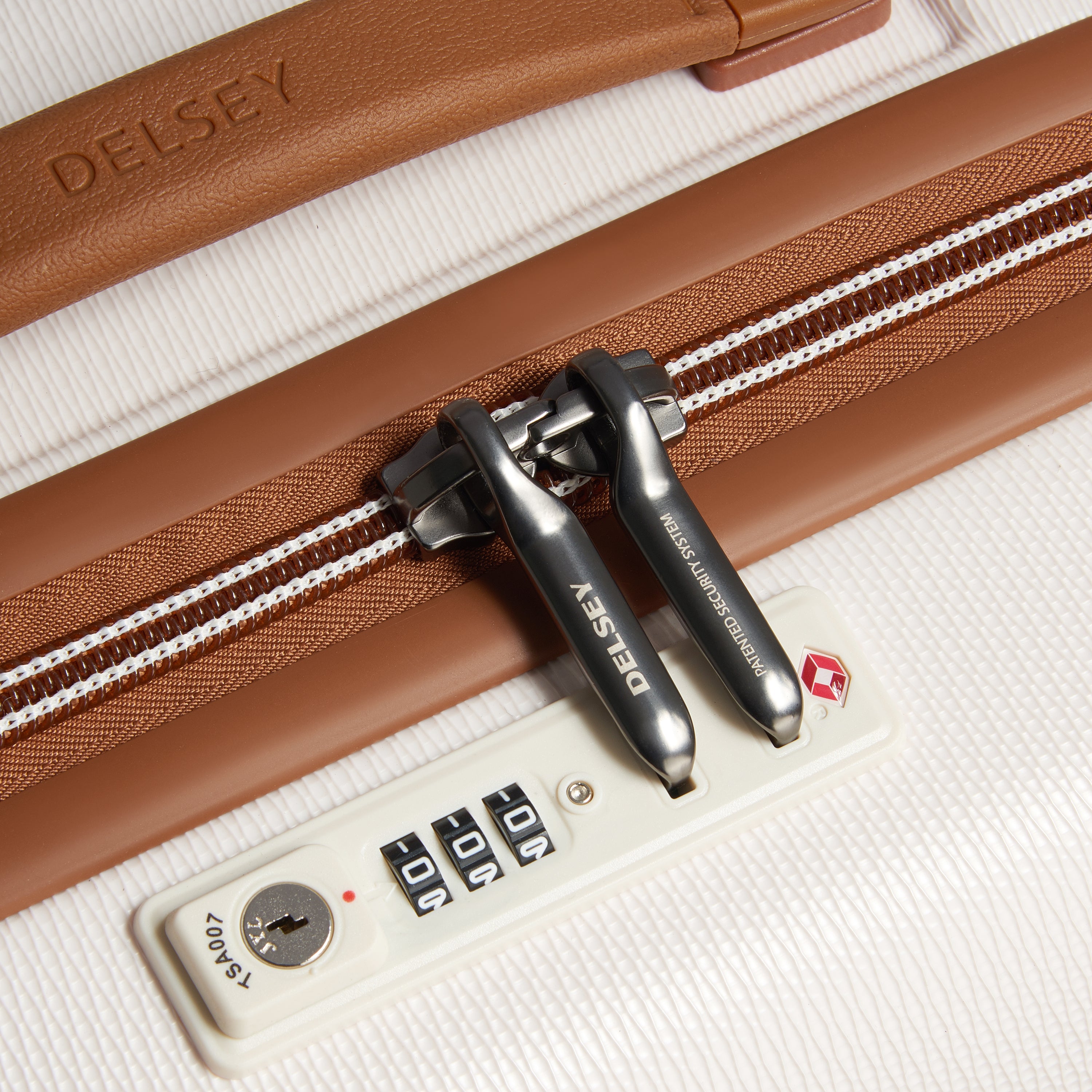 Delsey Paris Chatelet Air 2.0 check-in trunk suitcase L 73cm in Angora-TSA lock in detail